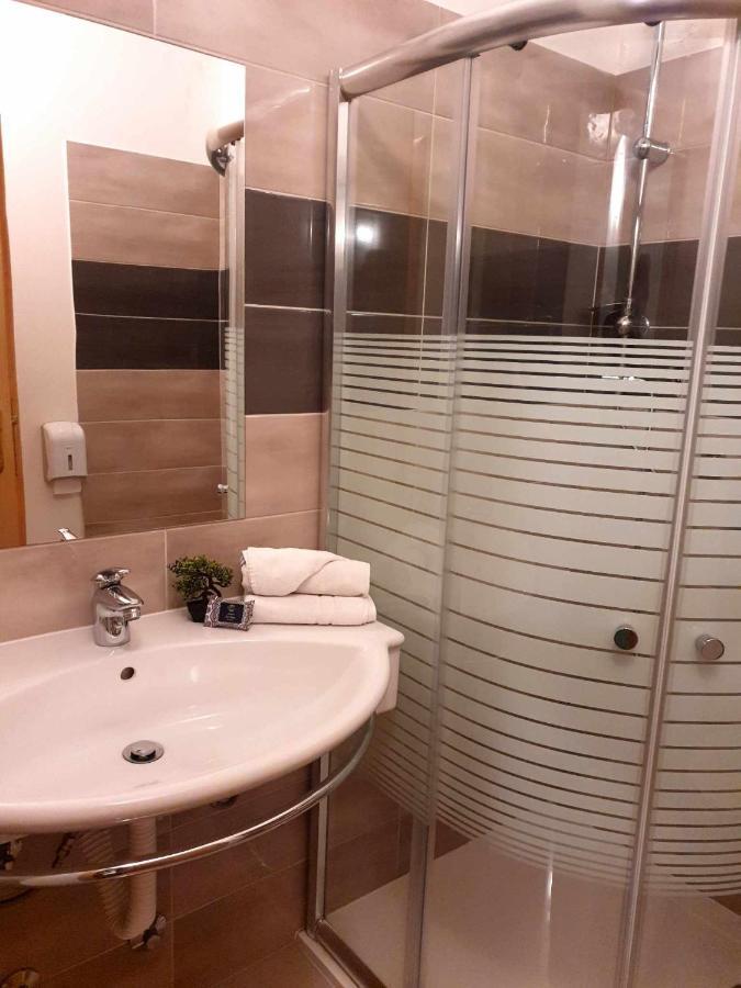 Hotel Lohovo Bihać エクステリア 写真