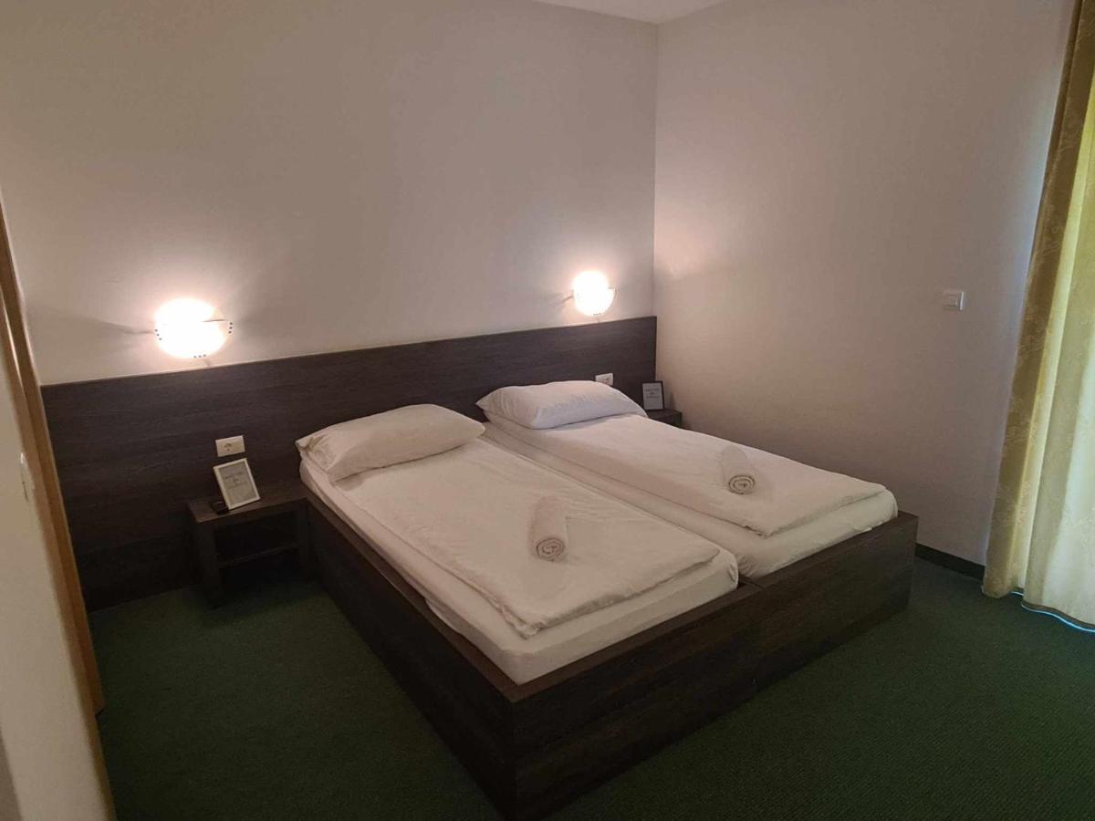 Hotel Lohovo Bihać エクステリア 写真