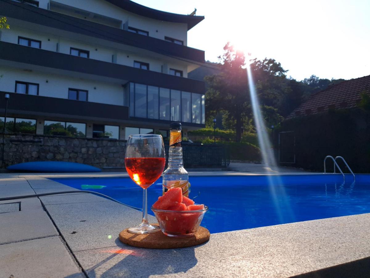 Hotel Lohovo Bihać エクステリア 写真