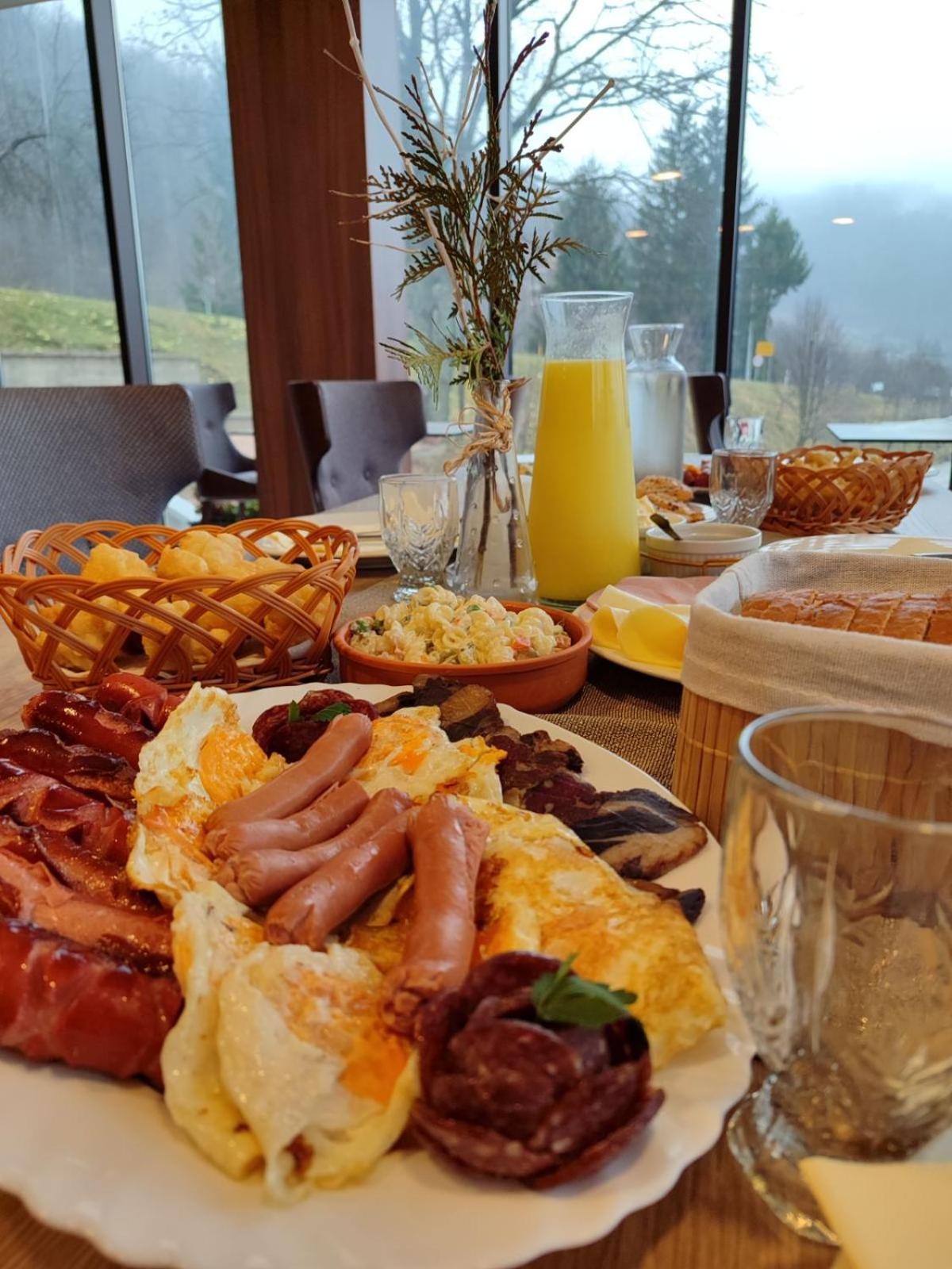 Hotel Lohovo Bihać エクステリア 写真